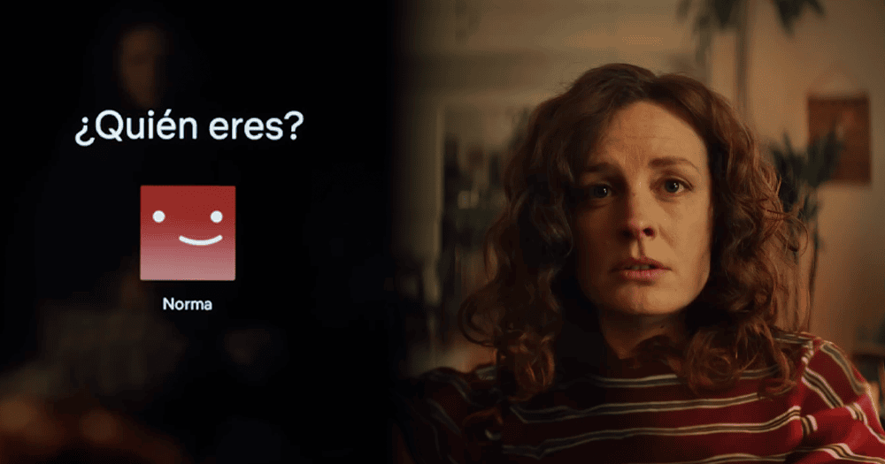 La siguiente imagen muestra un anuncio de Netflix. Complementa el texto adyacente que explica su propósito. Una alternativa textual breve es suficiente para describir la información que se muestra visualmente, pero que no se explica en el texto; en este caso, la alternativa textual es «Mujer mirando ala pantalla de inicio de Netflix que pone ¿quién eres?».